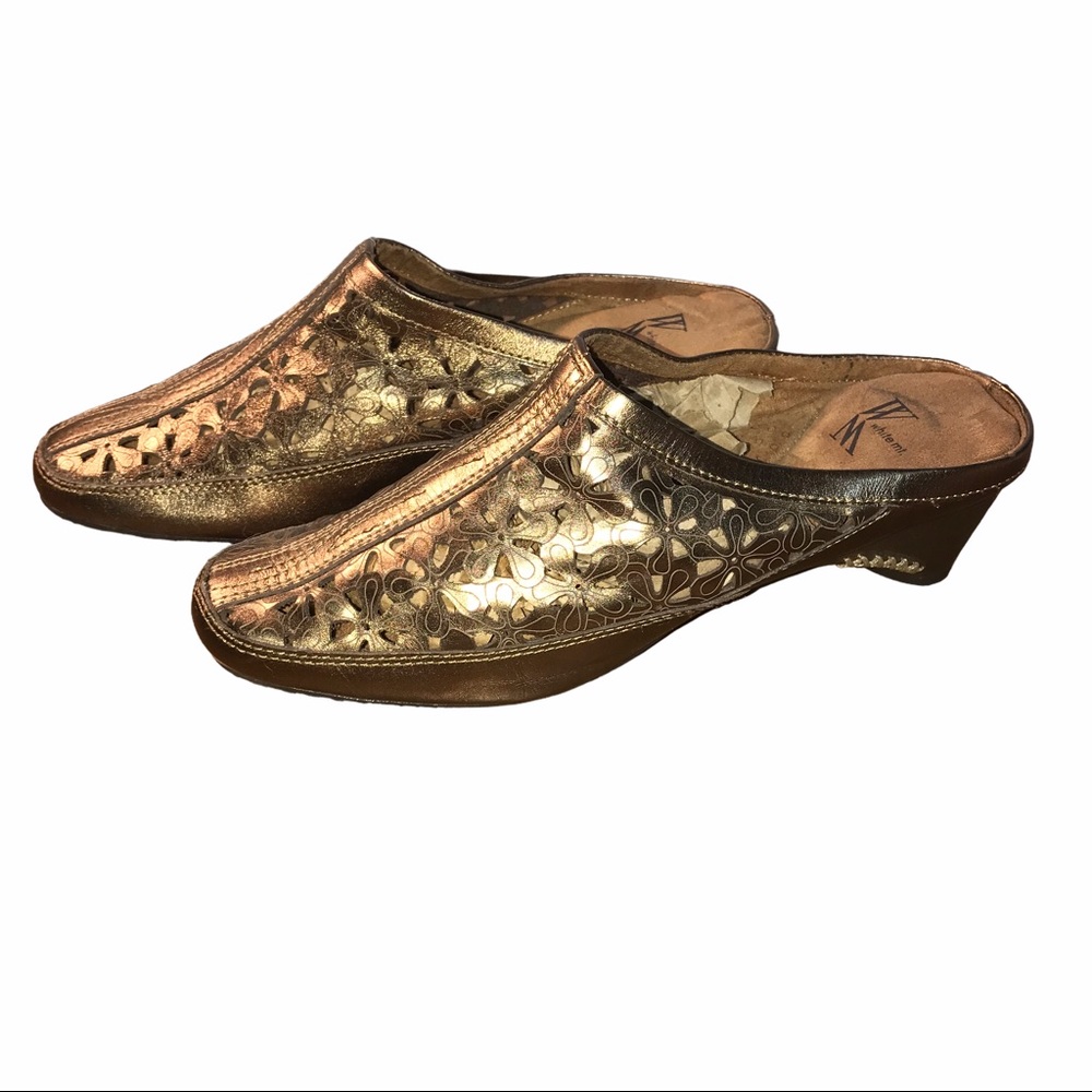 White Mountain Gold Leather Mules - Nice Quality!